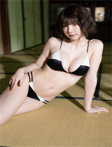 年轻的女老师