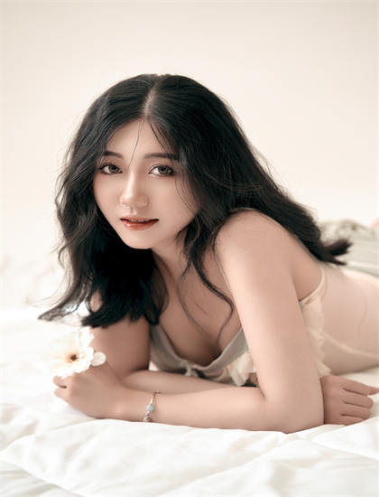 探索《暂停》的奥秘：隐藏细节与深层意义，双语字幕